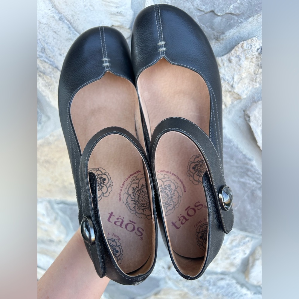 Taos Footwear Black Mary Jane Low Heel Pumps - Picture 7 of 7